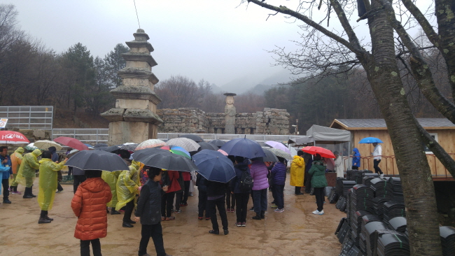 정월방생기도. 성지순례 모습